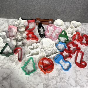 Christmas Holiday Cookie Cutters Mostly Plastic A Few Metal Lot Of 29 Assorted